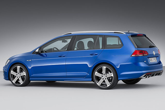 但看到車側就會發現，Golf R Variant多出一截後廂，上方也多了銀色的車頂架。