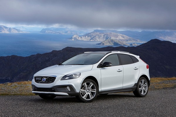 美型鋼砲小休旅，全新 2015 年式 Volvo V40 Cross Country 正式上市。