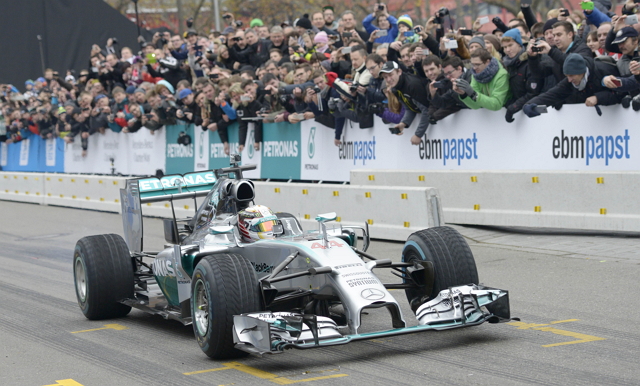 賓士的Mercedes AMG車隊，在今年的F1賽事稱霸全場，圖片來源：法新社