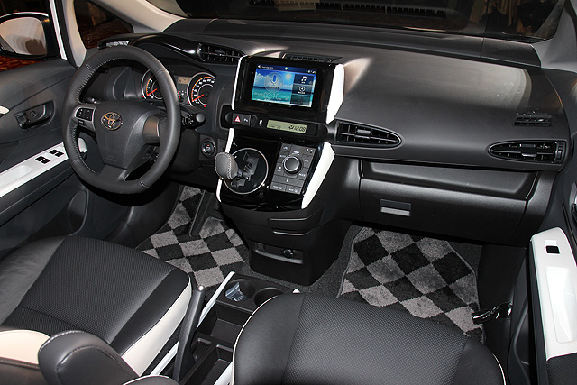 汽車也打 4G 噱頭？TOYOTA WISH 2015 年式搭載智慧行系統