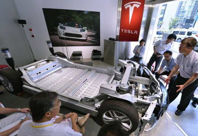 美國電動汽車公司特斯拉在1年前公佈該公司的自動換電系統，將於下週與大家見面。（圖片來源／Tesla Blog）