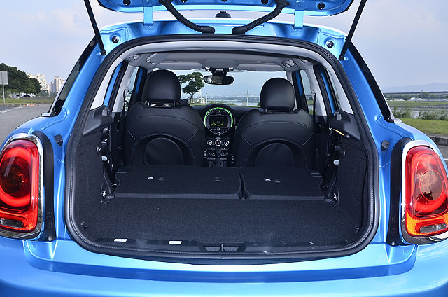 2.0 Turbo 動力 Supermini 性能鋼砲》MINI Cooper S 5-DOOR 試駕