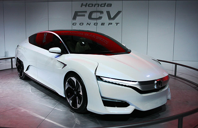 FCV概念車為Honda旗下最新款的氫燃料電池汽車，預計將會在2016年3月於日本正式上市。（圖片來源／法新社）