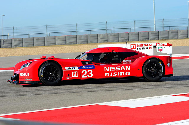 從車側看更是明顯，有別於對手，GT-R LM Nismo的車頭較長，座艙位置也較後面。
