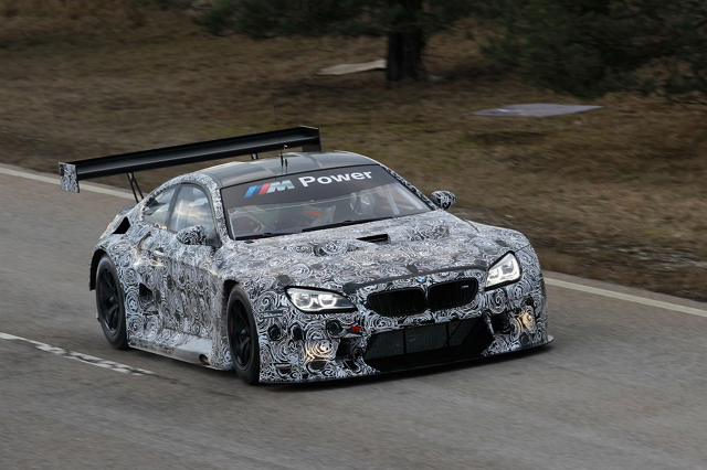 M6 GT3搭載4.4升V8雙渦輪增壓引擎，特別的是其配置乾式油底殼設計，最大馬力超過500匹。