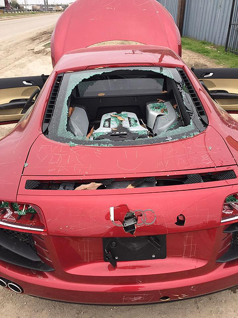 車主外遇被妻子抓包，憤怒的妻子拿丈夫的愛車來出氣，整部車慘不忍睹。（圖片來源／Gtspirit）