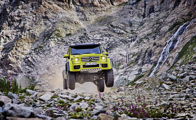 G500 4x4²的輪距進行加寬處理，比量產車長了約299毫米，並搭配325/55 R22尺寸的越野輪胎，離地的間距也提升到450毫米。