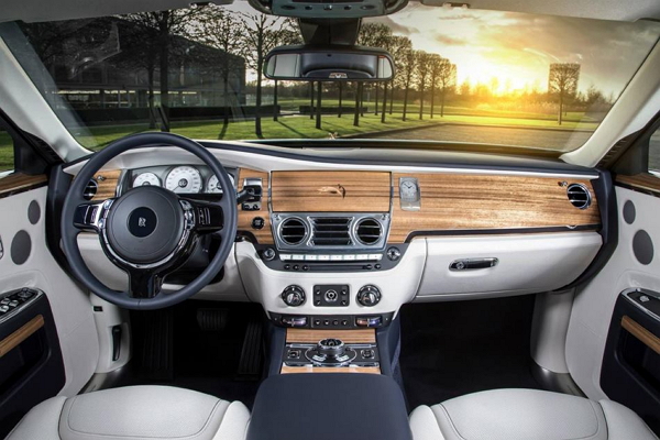 車身內部也相當奢華。（圖片來源／Rolls-Royce）