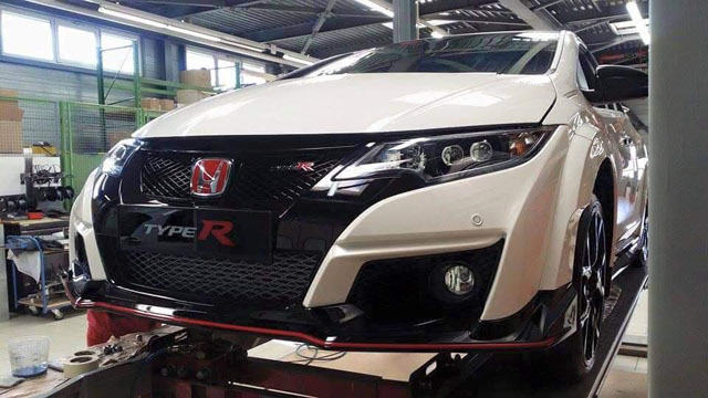 3/3才要在日內瓦車展上正式發表的Civic Type-R，日前被國外車迷捕捉到無偽裝的身影。（圖片來源／WorldCarFans）