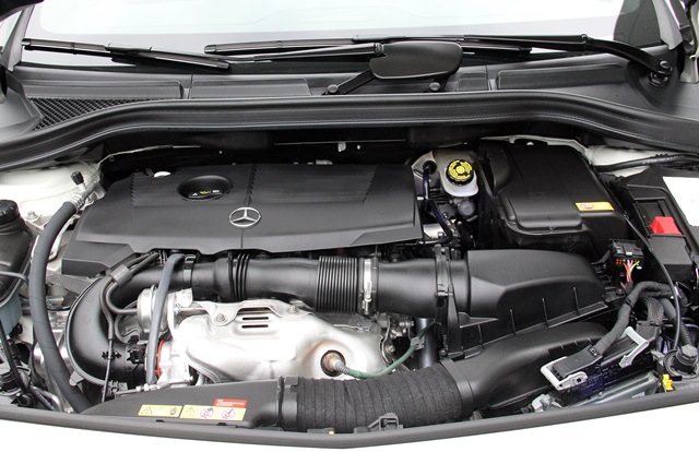 B200搭載1.6升四缸渦輪增壓引擎，最大動力為156hp/5300rpm、25.5kgm/1250~4000rpm，原廠公布0~100km/h加速成績為8.4秒。