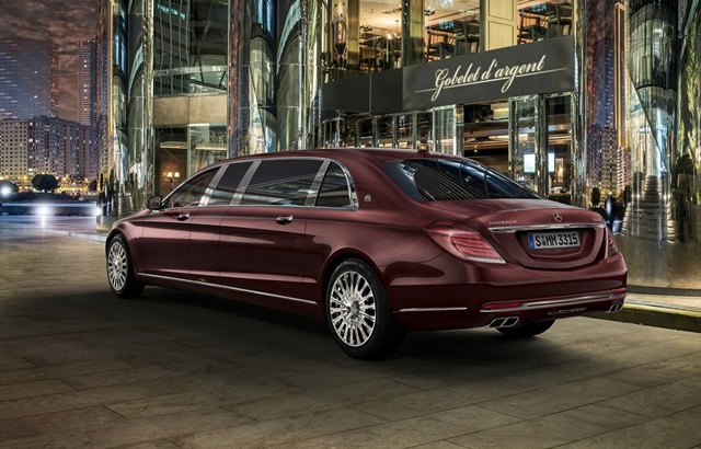 在Maybach S600 Pullman車尾處，也同樣貼有Maybach字樣驗明正身。