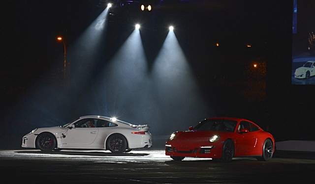 911 Carrera GTS維持與先前相同的3.8升水平對臥六缸自然進氣引擎，最大馬力達到430hp/7500rpm，搭配七速PDK雙離合器自手排變速箱，0~100km/h加速僅需4秒，敞篷車型則為4.2秒，極速超過300km/h。