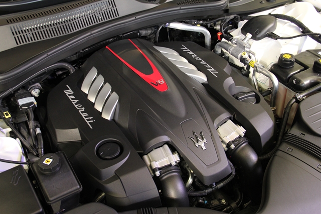 搭載3.8升V8雙渦輪增壓引擎，最大動力為530hp/6500~6800rpm、72.4kgm/2000~4000rpm，搭配八速手自排變速箱。