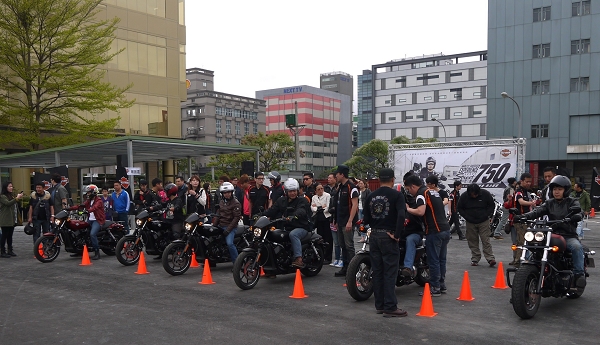 哈雷 Street 750 帥氣上市 