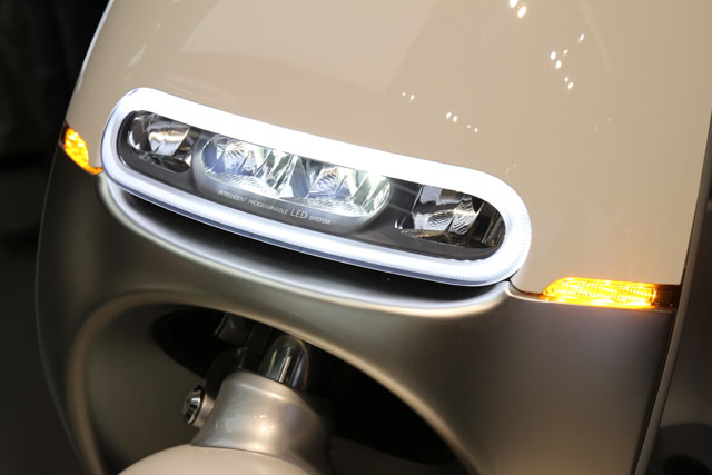 Smartscooter全車皆採用LED照明科技，包含頭燈亦是，能有效的降低電力的使用。