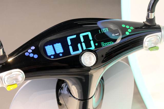 Gogoro的儀錶板可顯示電量、車速、里程、可行駛距離及時間等資訊。