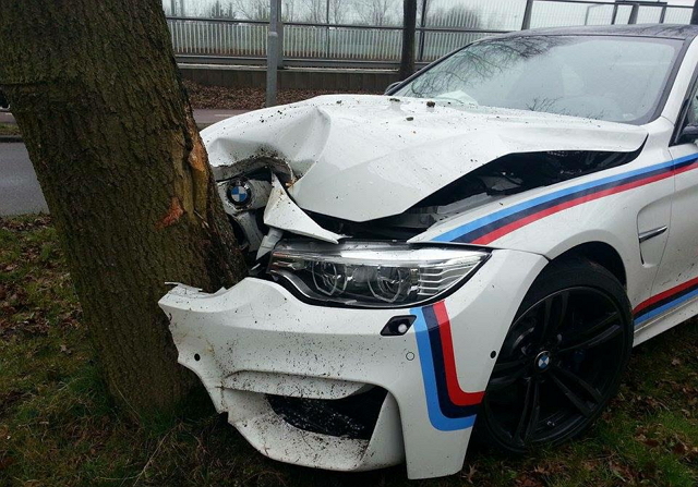 前日才一部新7系列偽裝車在德國撞翻了一輛賓士Sprinter警車，如今又在荷蘭不慎撞壞了一台BMW M4。