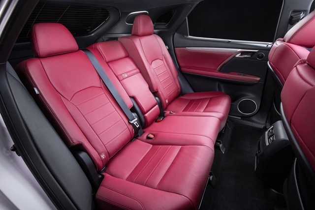 新一代RX增添全新的Lexus Safety System+ (LSS+)系統，整合防追撞煞車系統、車道偏移警示、主動式定速巡航、行人偵測系統與自動調節遠/近燈系統。