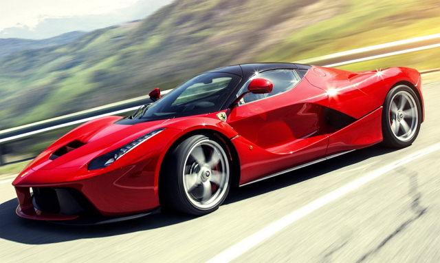 LaFerrari0-100 公里／小時的加速時間僅在3秒內就能夠完成，0-200 公里／小時的時間也在7秒內，成為Ferrari有史以來最快的公路跑車。