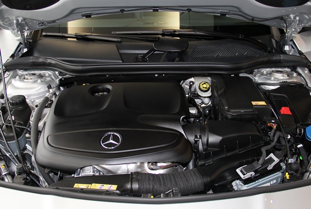 CLA200搭載1.6升渦輪增壓引擎，最大動力為156hp/25.5kgm、CLA250搭載2.0升渦輪增壓引擎，最大動力為211hp/35.7kgm。