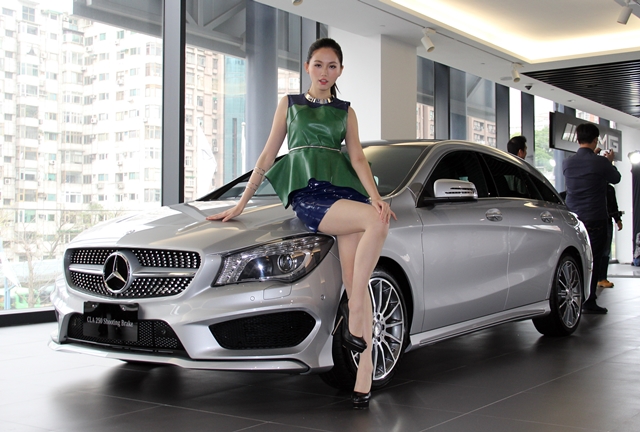 CLA200及CLA250車型均搭配7G-DCT七速雙離合器自手排變速箱，原廠公佈0~100km/h加速表現分別為8.7秒、6.9秒。