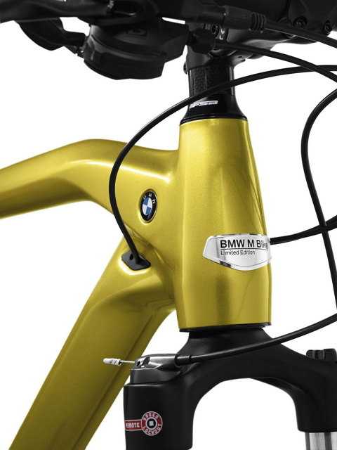 新一代的Cruise M-Bike車架設計上採用「Bull Neck」的駝背設計，藉以仿效BMW旗下重機的油箱造型。