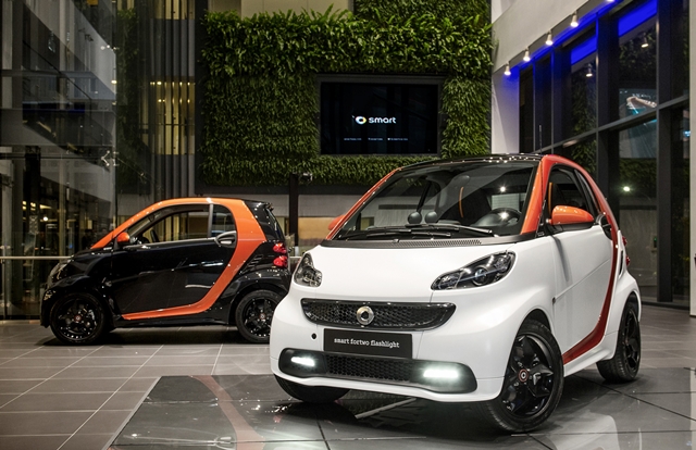 美女拱月  Smart Fortwo limited edition flashlight 限量版