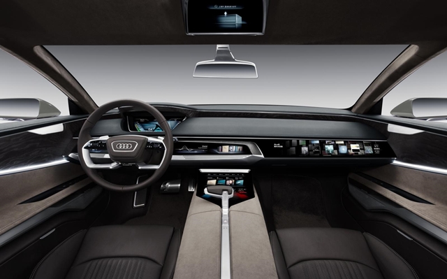 內裝部分延續Prologue Concept車系一貫的簡潔科技氣息，儀錶板採用全液晶設定之外，整個中控台面板也以兩具大型液晶螢幕取代。