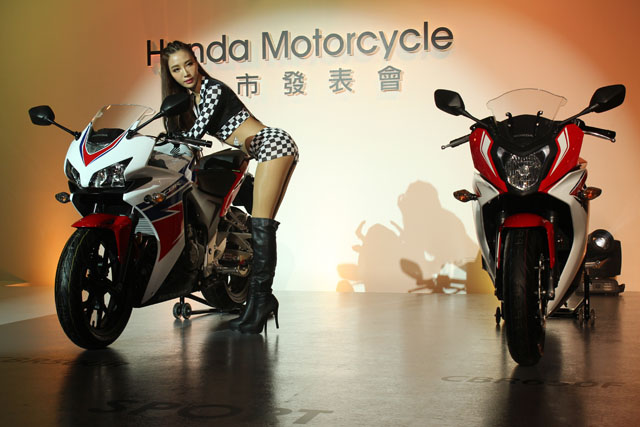 運動性能導向的CBR500R(左)與CBR650F(右)。