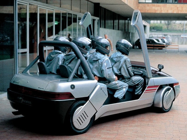 所有人坐上這輛車，看上去就像是一幅奇特的景象。（圖片來源／Italdesign）