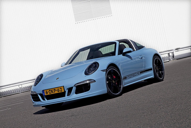 Porsche於2015年阿姆斯特丹車展公開發表了一輛特製版911 Targa 4S Exclusive Edition，全球僅限量15部。