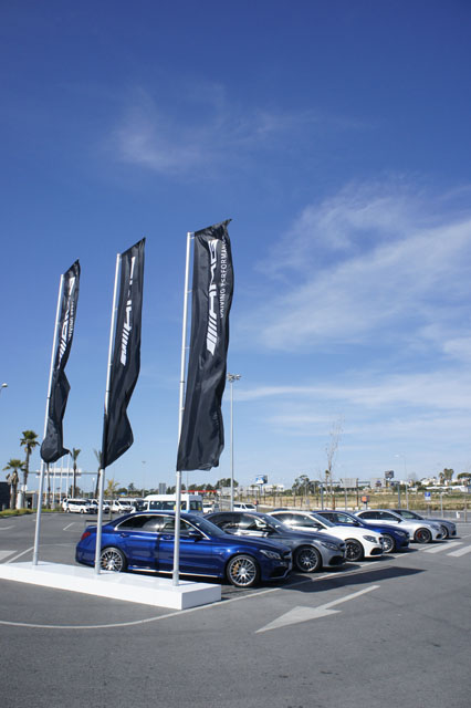 此回試駕活動的起點是在葡萄牙南部的Faro機場，Mercedes-AMG包下了機場外的一處停車場，現場各種顏色的C63和C63 S等著來自各國的媒體來領車試駕。