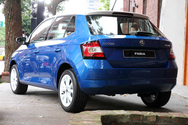 下殺 65.9 萬直逼國產價！SKODA 引進迷你小車 Fabia