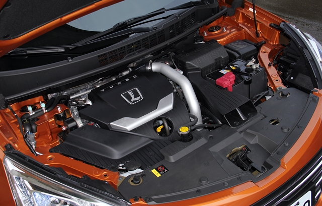 這具2.0升四缸渦輪增壓引擎，原廠公佈最大動力為191hp/5500rpm、28kgm/2400~4000rpm，相較於前一代車型的170hp/26.1kgm可說是大幅度提升。