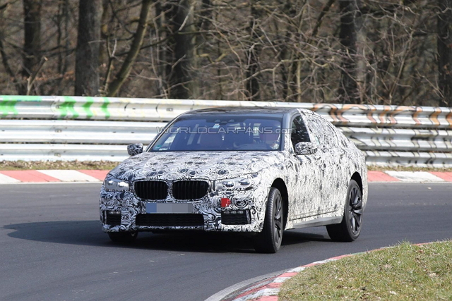 BMW即將推出一輛具高性能版的旗艦車款，據傳就是2016年式的BMW M7，其在賽道測試中的間諜照曝光。