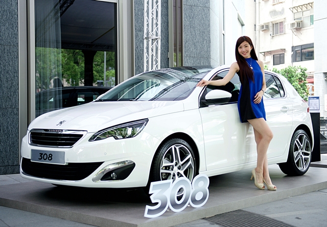 全景天窗向來是Peugeot車系的一大賣點，除了308的Access與Active等級之外，其餘車型均有配置全景式玻璃天窗。