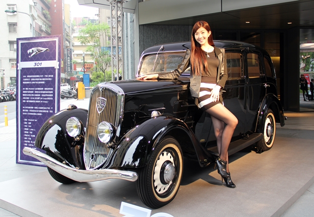 為了宣傳全新一代308，寶嘉聯合更特地展出Peugeot 3系列的創始車型301，生產期間為1932~1937年。