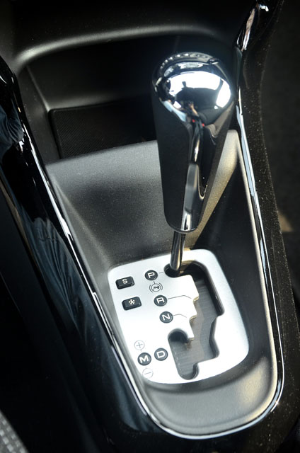 搭配 Tiptronic 4 速手自排變速箱。