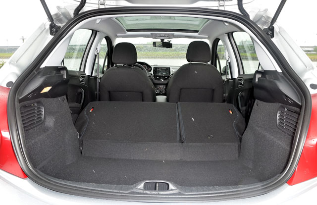 3 缸小排氣量入門車，Peugeot 208 1.2 VTi 試駕