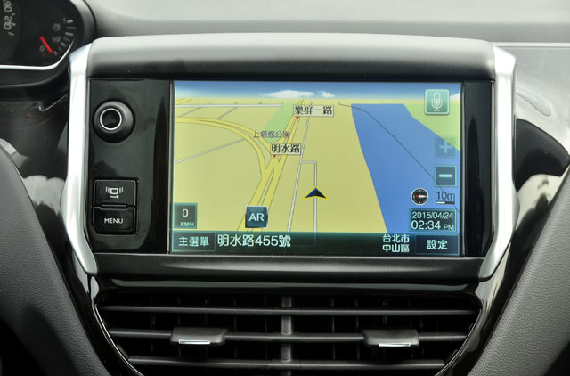 而這輛試駕車還配備了GPS衛星導航系統，售價來到80.5萬。
