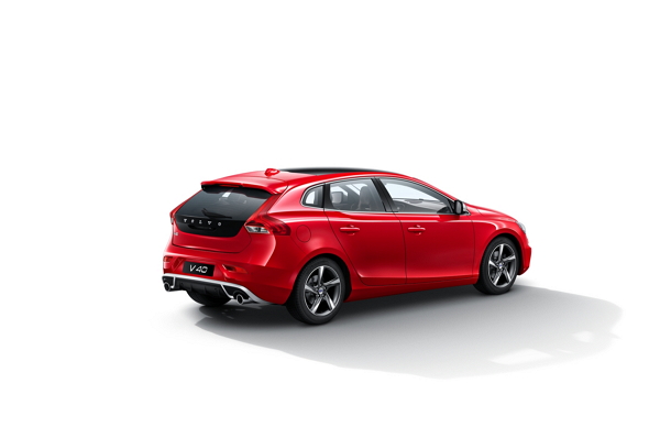 15 年式 Volvo V40 D4 R-Design 重裝登場 購車再享優惠