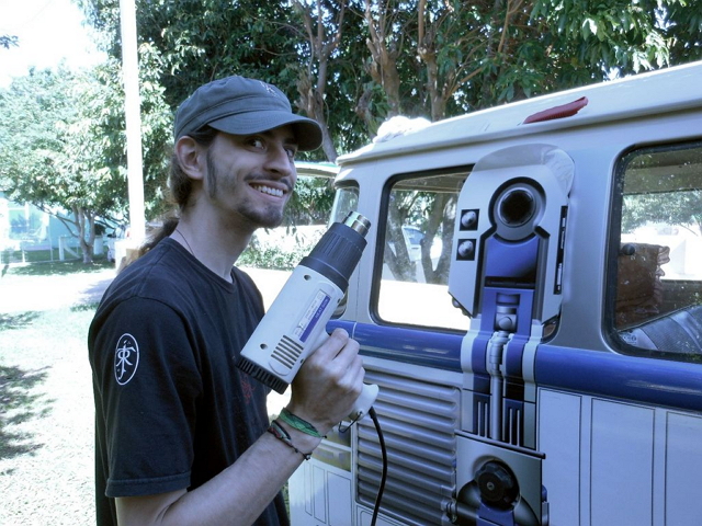 一名美國聖地牙哥的藝術家便將自家的Volkswagen Camper Van廂型車著手打造為R2-D2主題。