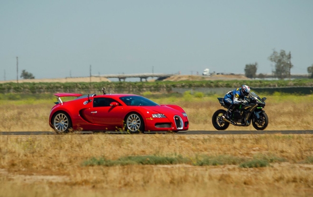 兩車的末速分別達到311.2km/h(H2R)與288km/h(Bugatti Veyron)。