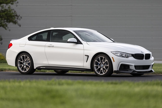 435i ZHP Coupe還配備了Track Handling Package套件，包含M款主動式懸吊系統、可調式運動化轉向系統以及M款制動系統。