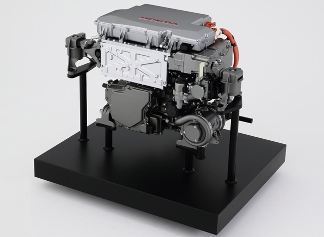 Honda FCV電池容量比過去FCX Clarity身上的電池組體積縮小了33%，電池蓄電量更提升了60%，最高續航里程可達480km。