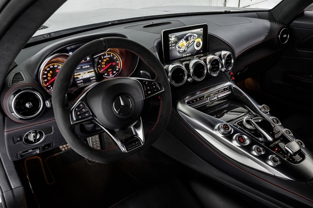 Mercedes-Benz AMG GT S  再度承接 DTM Safety Car 重責大任！