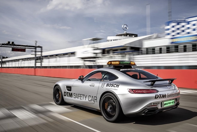Mercedes-Benz AMG GT S搭載4.0升V8雙渦輪增壓引擎，最大動力為510hp/66.3kgm，原廠公佈0~100km/h加速僅需3.8秒，極速則是310km/h。
