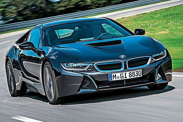 BMW i8最大綜效輸出為362hp，原廠公佈0~100km/h加速成績為4.5秒，極速可達250km/h，平均油耗為驚人的40km/L。（圖片來源／BMW）