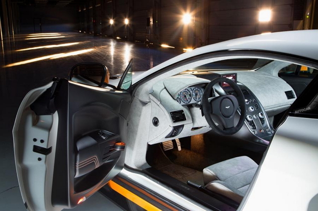 Vantage GT12搭載5.9升V12引擎，能夠壓榨出592匹的最大輸出馬力，以及64公斤／米的峰值扭力。