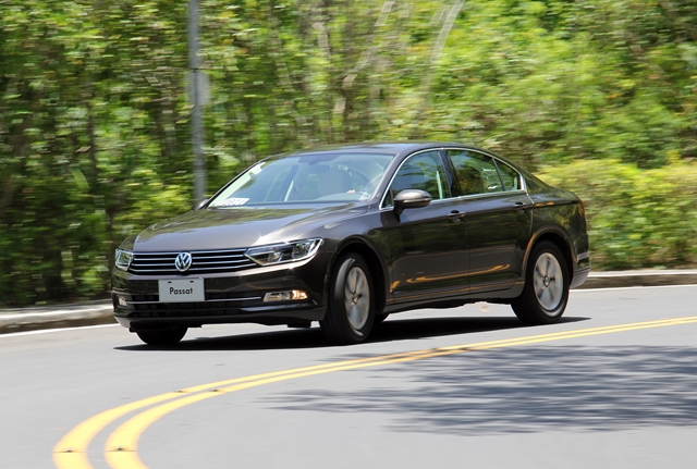 Passat 280 TSI車型還配備ACT汽缸休止功能，第 2、3 汽缸會依據引擎轉速(1400~4000rpm)以及車速(低於 130km/h)自動休止，讓這具引擎每 100km 能夠省下 0.4L 的油耗。
